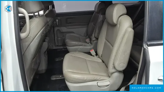 KIA CARNIVAL 9-SEATER LUXURY