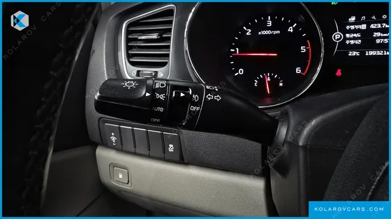 KIA CARNIVAL 9-SEATER LUXURY