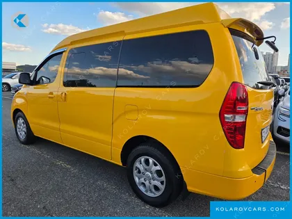 HYUNDAI STAREX WHEELCHAIR LIFT/SLOPE
