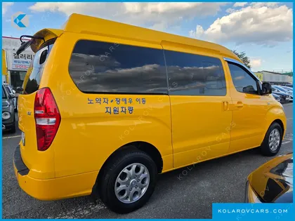 HYUNDAI STAREX WHEELCHAIR LIFT/SLOPE