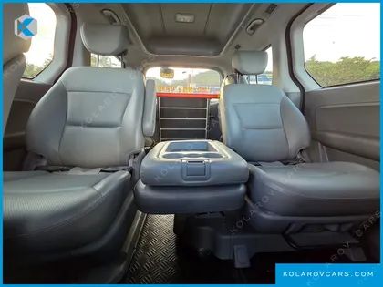 HYUNDAI STAREX WHEELCHAIR LIFT/SLOPE