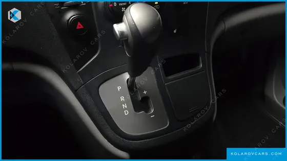 HYUNDAI STAREX 3-SEATER VAN
