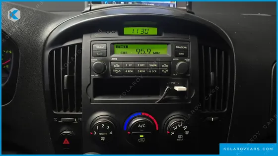 HYUNDAI STAREX 3-SEATER VAN