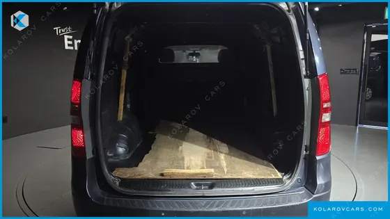 HYUNDAI STAREX 3-SEATER VAN