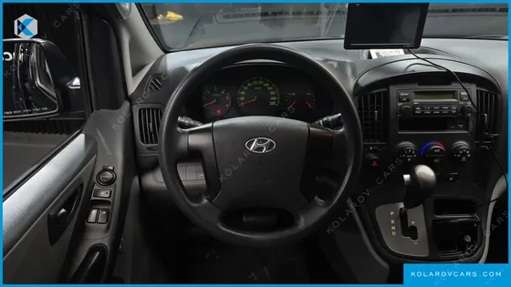 HYUNDAI STAREX 5-SEATER VAN