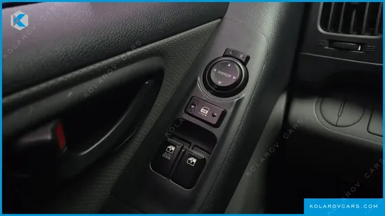 HYUNDAI STAREX 5-SEATER VAN