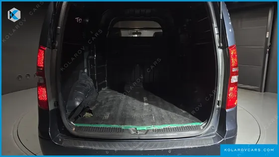 HYUNDAI STAREX 5-SEATER VAN