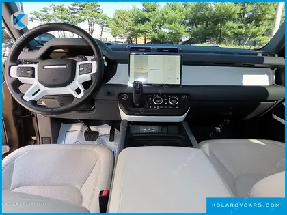 LAND ROVER DEFENDER 110 D300 HSE