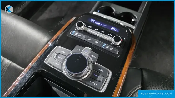 GENESIS EQ900 5.0 GDI AWD LIMOUSINE