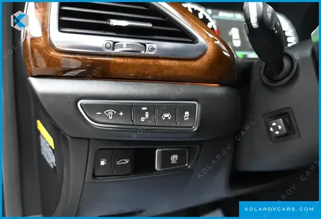GENESIS EQ900 5.0 GDI AWD LIMOUSINE