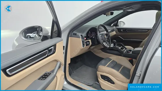 PORSCHE CAYENNE 3.0 COUPE PLATINUM EDITION
