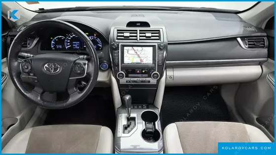 TOYOTA CAMRY HYBRID XLE