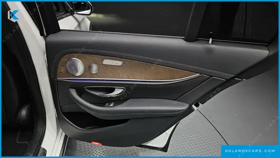 MERCEDES E-CLASS E300 EXCLUSIVE