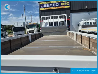 HYUNDAI MEGA TRUCK GOLD