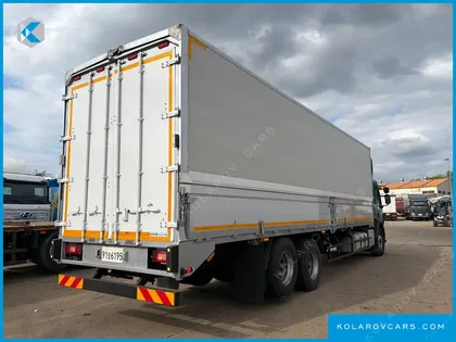 VOLVO CARGO TRUCK 6X2