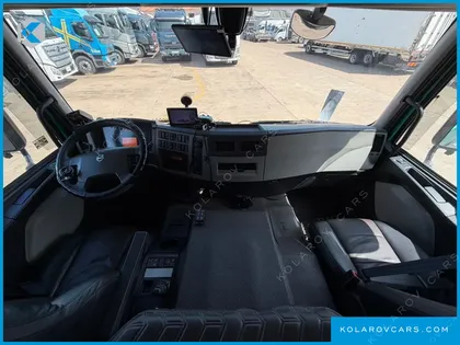 VOLVO CARGO TRUCK 6X2