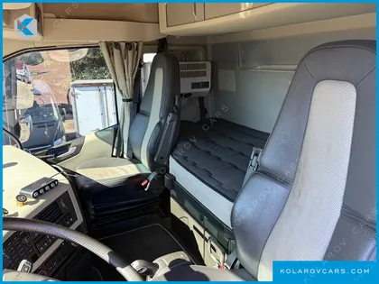 VOLVO CARGO TRUCK 8X4