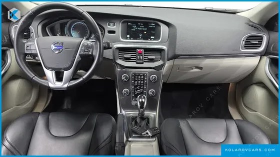 VOLVO V40 D3