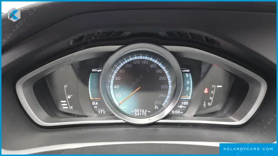 VOLVO V40 D3