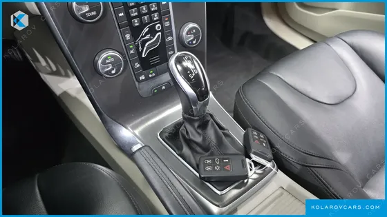VOLVO V40 D3