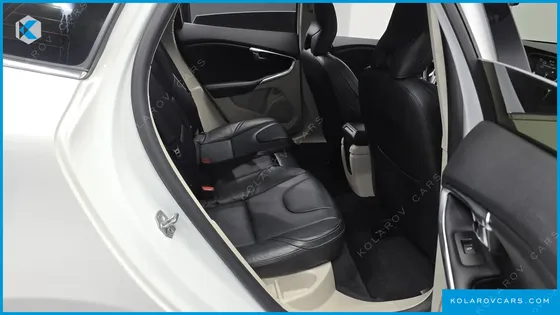 VOLVO V40 D3