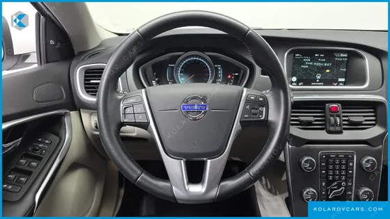 VOLVO V40 D3