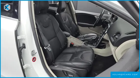 VOLVO V40 D3