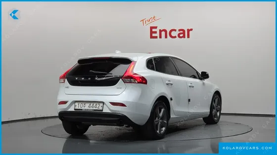VOLVO V40 D3