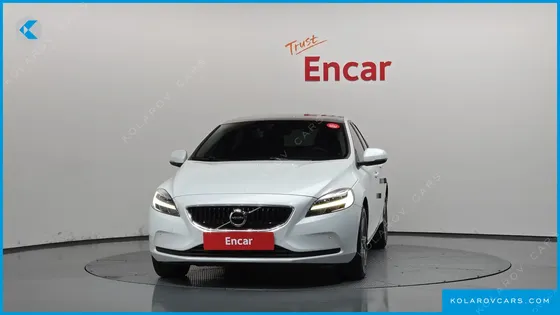 VOLVO V40 D3