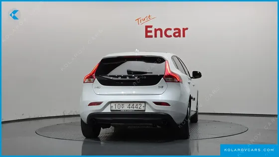 VOLVO V40 D3