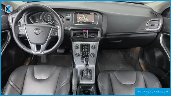 VOLVO V40 D3