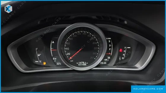 VOLVO V40 D3