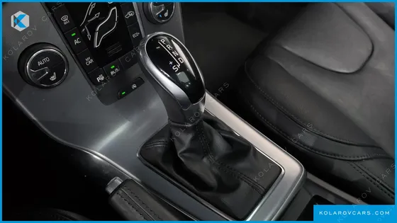 VOLVO V40 D3