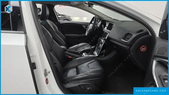 VOLVO V40 D3