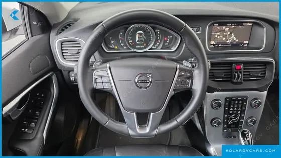 VOLVO V40 D3
