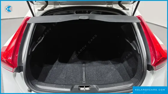 VOLVO V40 D3