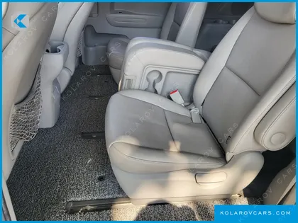 KIA CARNIVAL 11-SEATER LUXURY