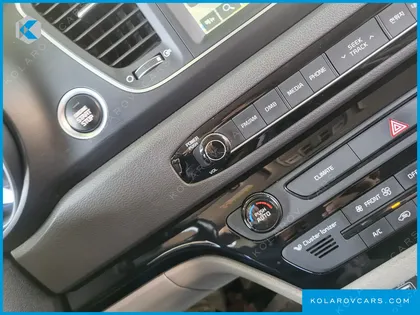 KIA CARNIVAL 11-SEATER LUXURY