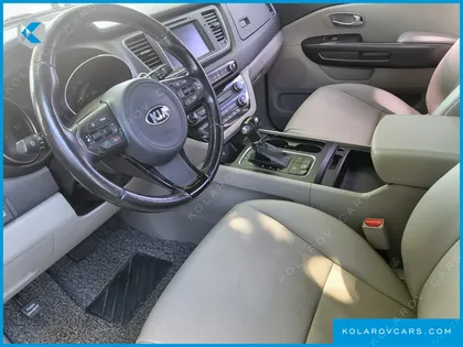 KIA CARNIVAL 11-SEATER LUXURY
