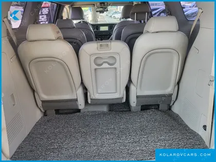 KIA CARNIVAL 11-SEATER LUXURY