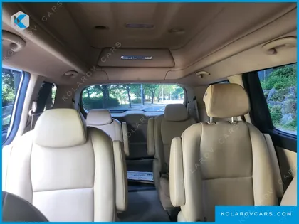 KIA CARNIVAL 9-SEATER HI-LIMOUSINE