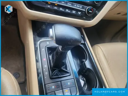 KIA CARNIVAL 9-SEATER HI-LIMOUSINE