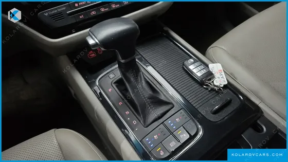 KIA CARNIVAL 9-SEATER PRESTIGE