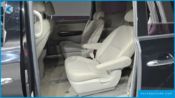 KIA CARNIVAL 9-SEATER PRESTIGE