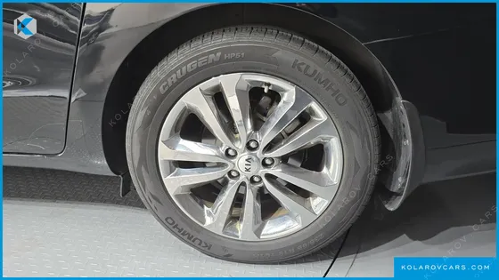 KIA CARNIVAL 9-SEATER PRESTIGE