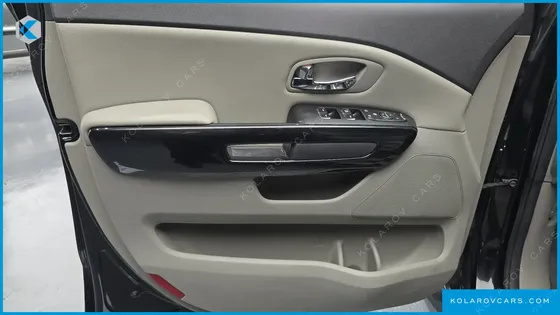 KIA CARNIVAL 9-SEATER PRESTIGE