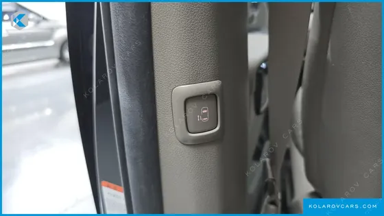 KIA CARNIVAL 9-SEATER PRESTIGE