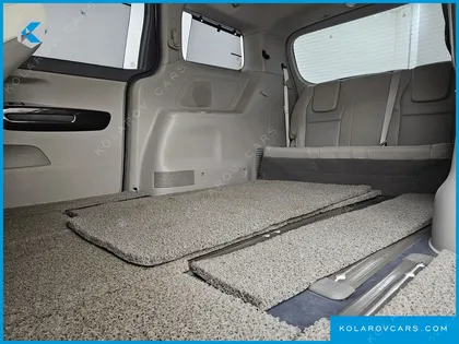 KIA CARNIVAL 9-SEATER PRESTIGE