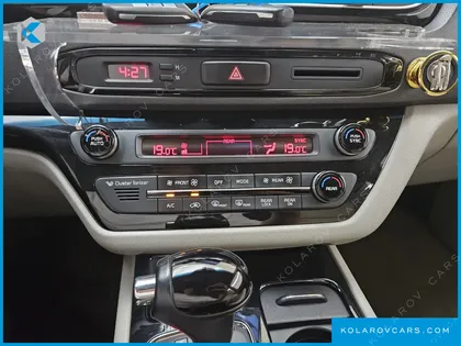 KIA CARNIVAL 9-SEATER PRESTIGE