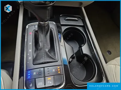 KIA CARNIVAL 9-SEATER PRESTIGE